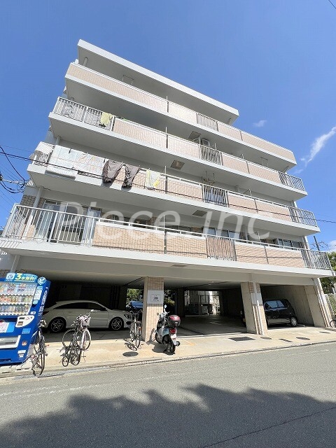 グランドアーバンの外観