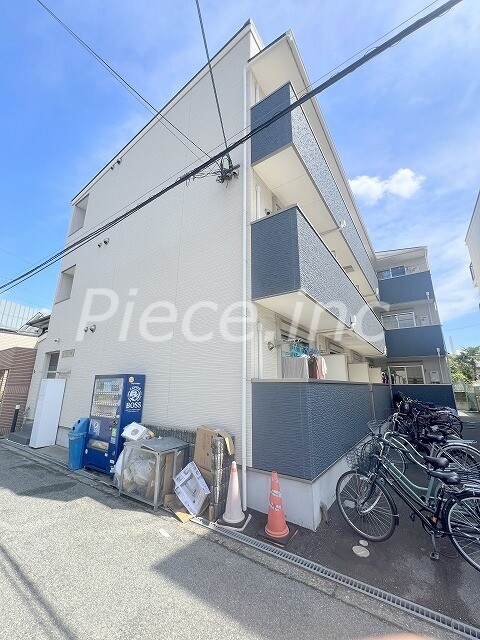 ノイヴェル小松の外観