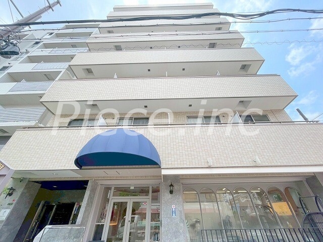 ロイヤルクイーンズパーク関目の外観