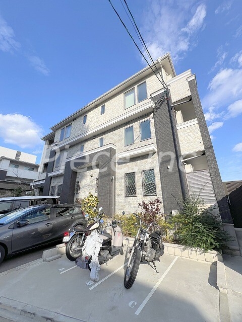 Ｊａｃａｒａｎｄａ　Ｙａｒｄ　Ｂの外観