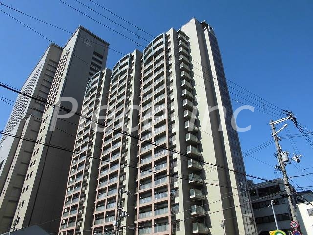 ラグザ大阪レジデンスの外観