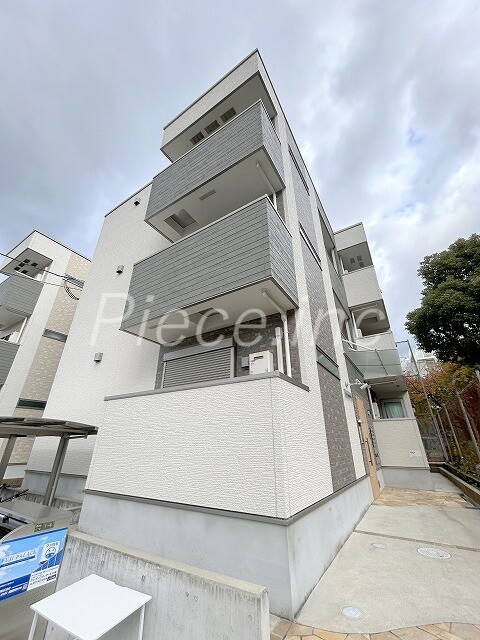 フジパレス西淡路３番館の外観