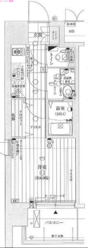 クローゼットが内側に開閉するのでベッドを置いても邪魔しません