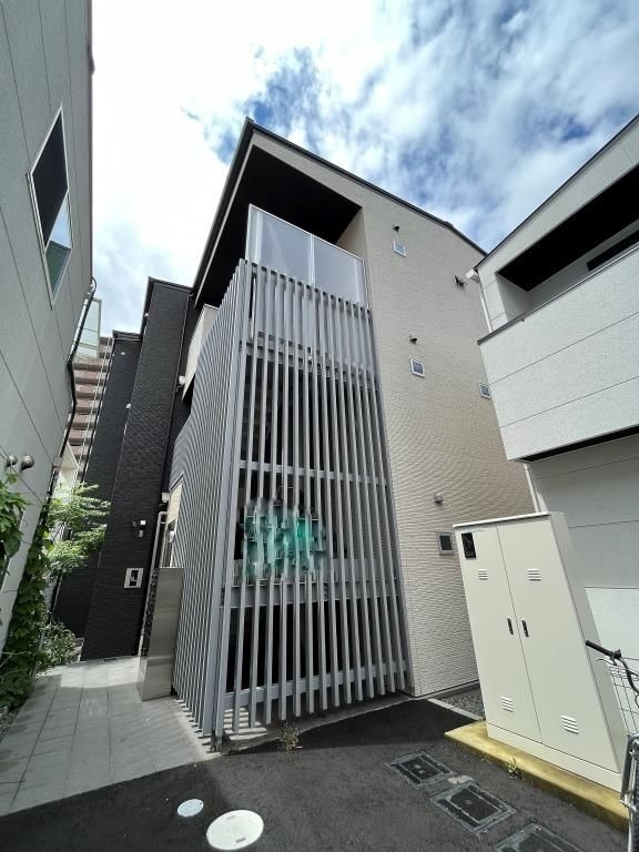 栄本町マンションの外観