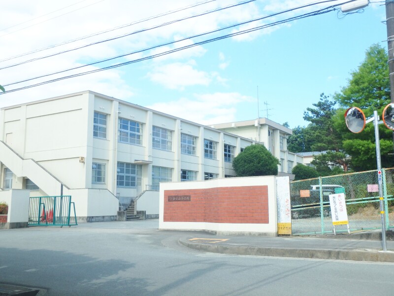 松阪市立山室山小学校 松阪市立山室山小学校