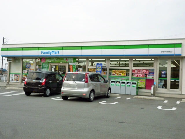 ファミリーマート伊勢中川駅前店 ファミリーマート伊勢中川駅前店