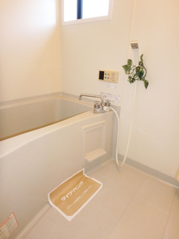 追い焚き付きでいつでも温かいお風呂に浸かれます☆ 追い焚き付きでいつでも温かいお風呂に浸かれます☆