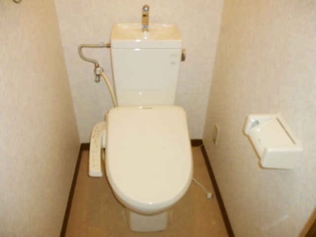 温水洗浄便座付き! 温水洗浄便座付き!