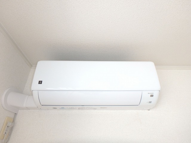 エアコン付きで夏も冬も快適です エアコン付きで夏も冬も快適です