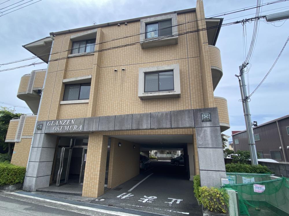 グレンツェン・オクムラ