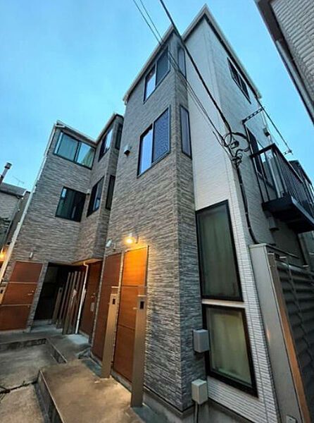 King House新宿御苑(キングハウスシンジュクギョエン)
