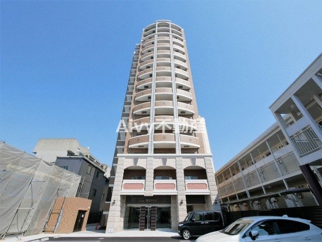 LUXE難波WESTの外観