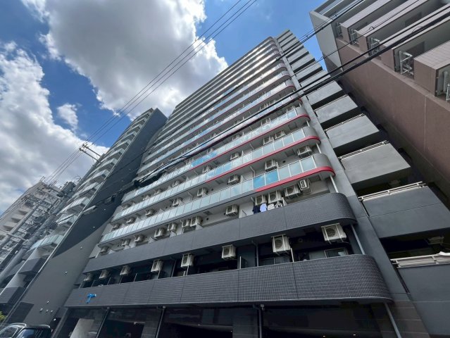 セレニテ難波グランデシュッドの外観