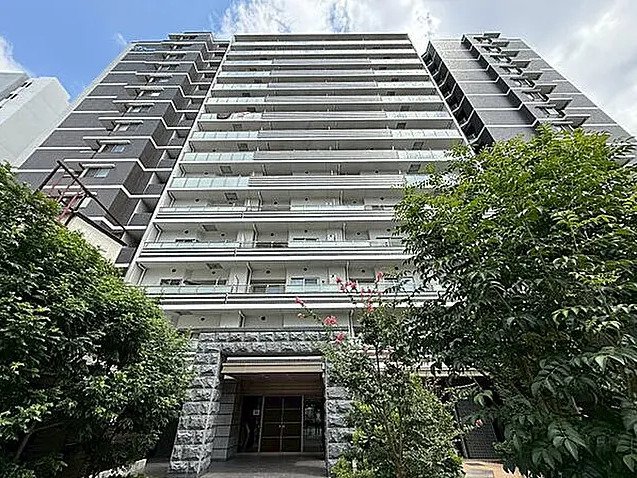 プレサンスロジェ難波GRANDWESTの外観