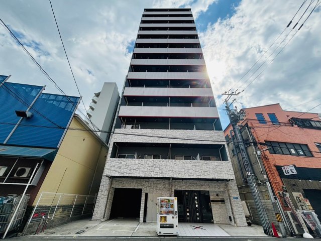 City Lux Nambaの外観