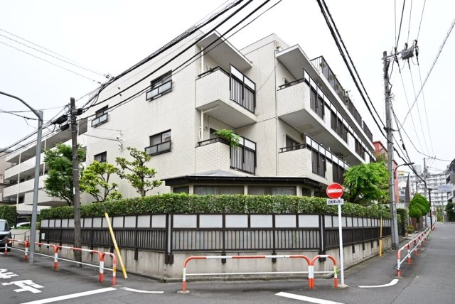 マンション　ウィスタリアの外観