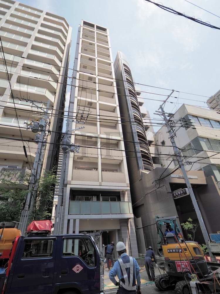 ラクラス堺筋本町の外観