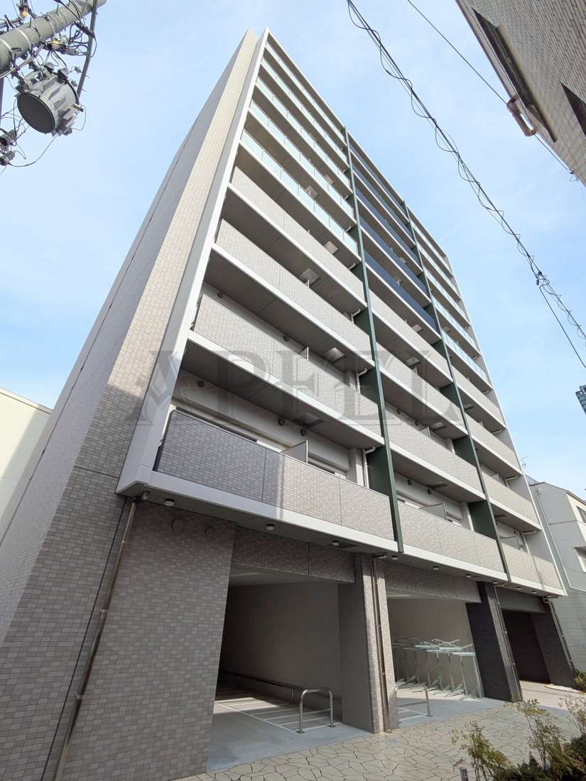 Alivis北梅田の外観