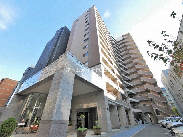 レフィーナカルム江坂の外観