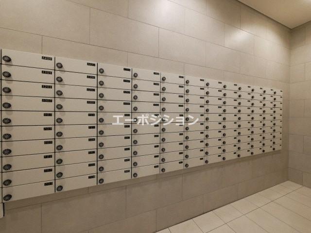 ワールドアイ難波南ポルタ