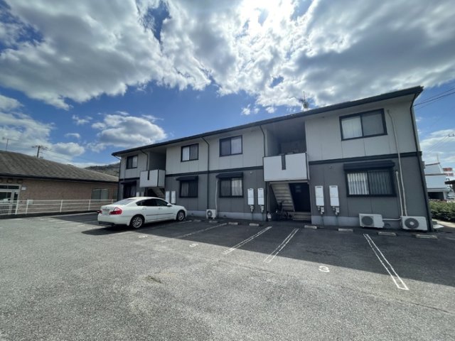 浅口郡里庄町大字浜中の賃貸アパート