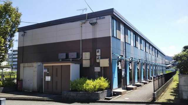 レオパレス新名の外観