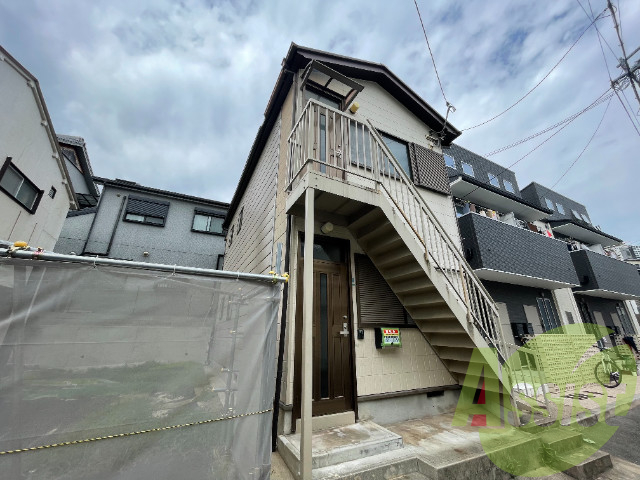 神戸市中央区下山手通８丁目の賃貸アパートの外観