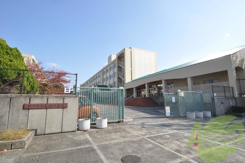 神戸市立長坂中学校 641m 神戸市立長坂中学校 641m