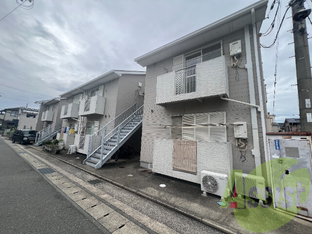 コーポアワジ王塚台の外観