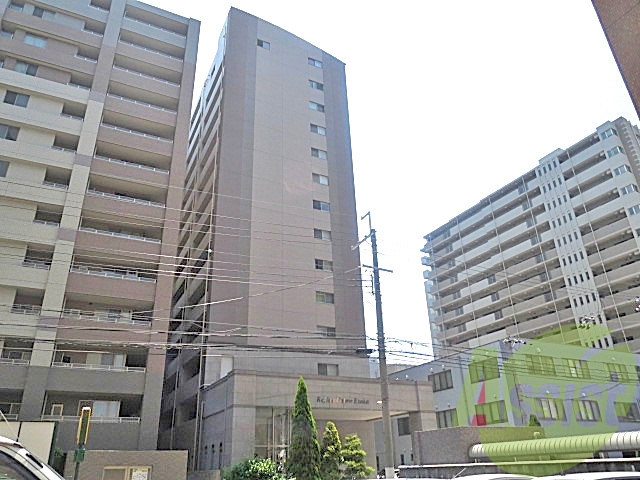 レフィーナカルム江坂の外観