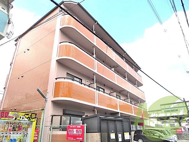 ローレル関大前の外観