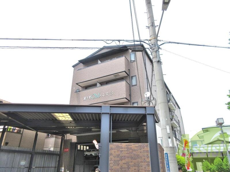 東千里ＯＭパレス３の外観