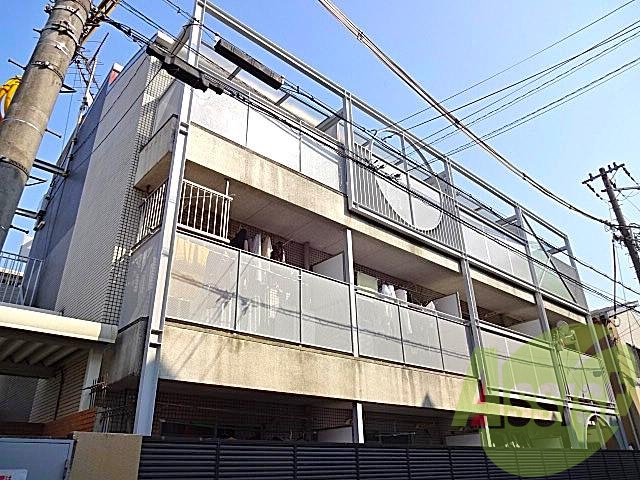 トラッディハウス服部の外観