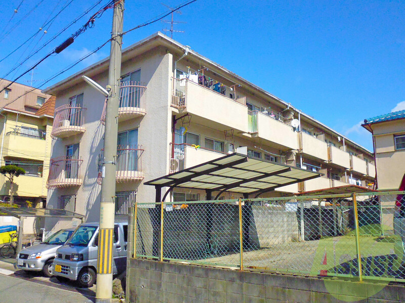 セントラルコート南桜塚の外観