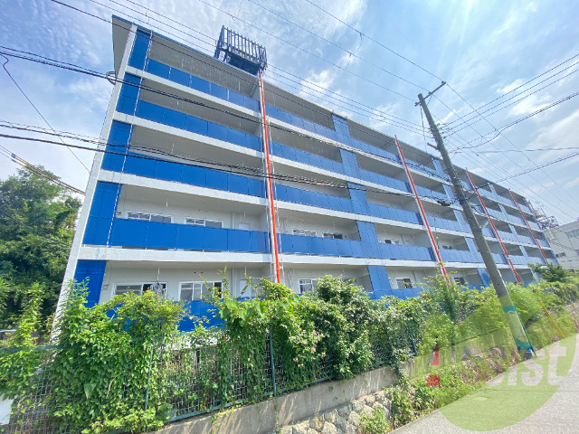 リーガルハウス板宿の外観