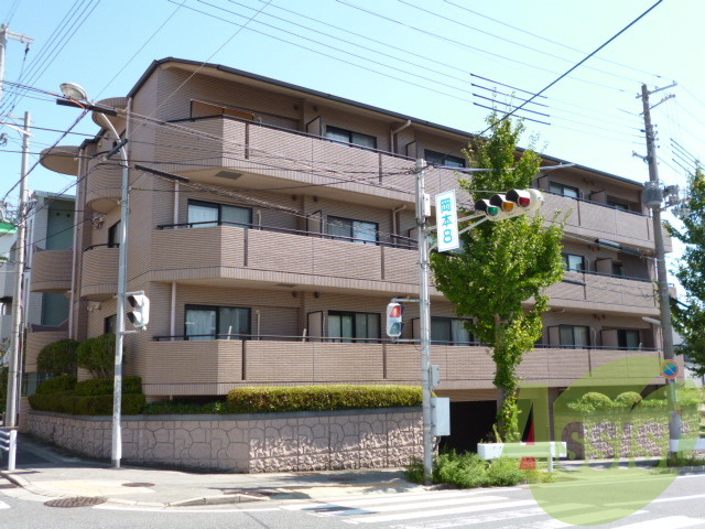 サンフォーレ岡本の外観