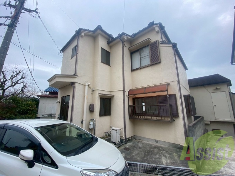 西朝霧丘貸家の外観