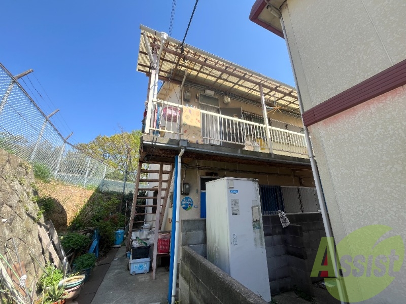 青い空と見晴らしの丘の外観