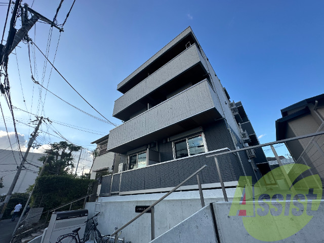 LAUREUS　KUGAの外観