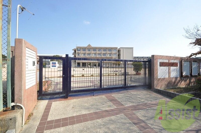 神戸市立長坂小学校 721m 神戸市立長坂小学校 721m