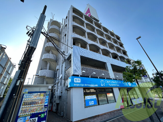 ロイヤルハイツつかしんの外観