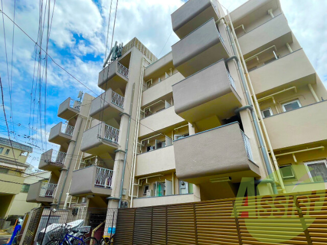 諏訪山マンションの外観
