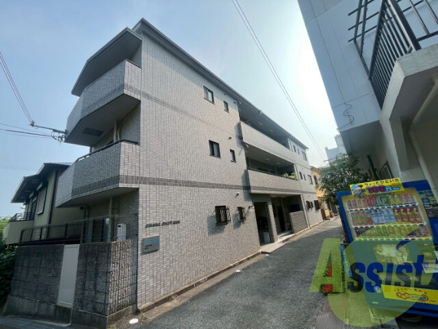 クレーン奥山の外観