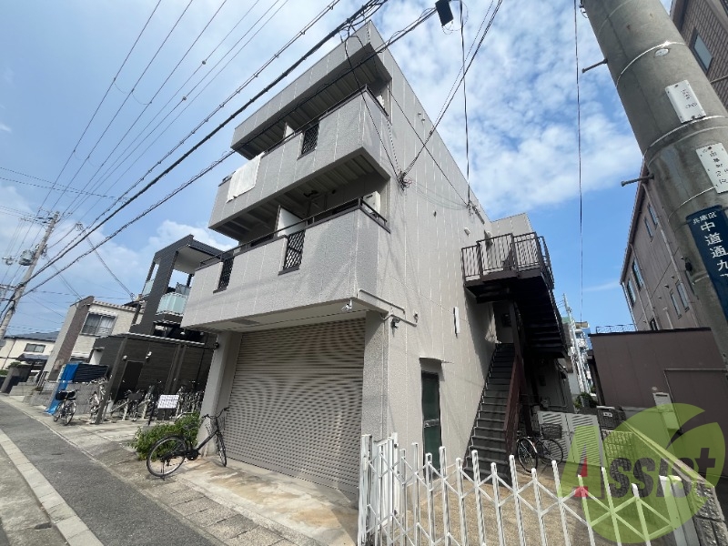 柳本マンションの外観