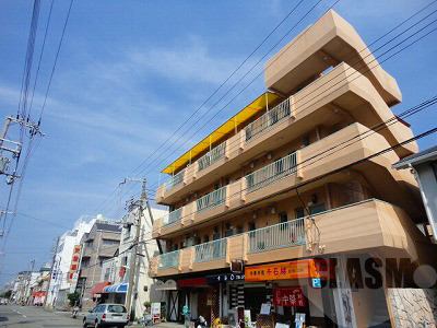 ラムール鷹取の外観