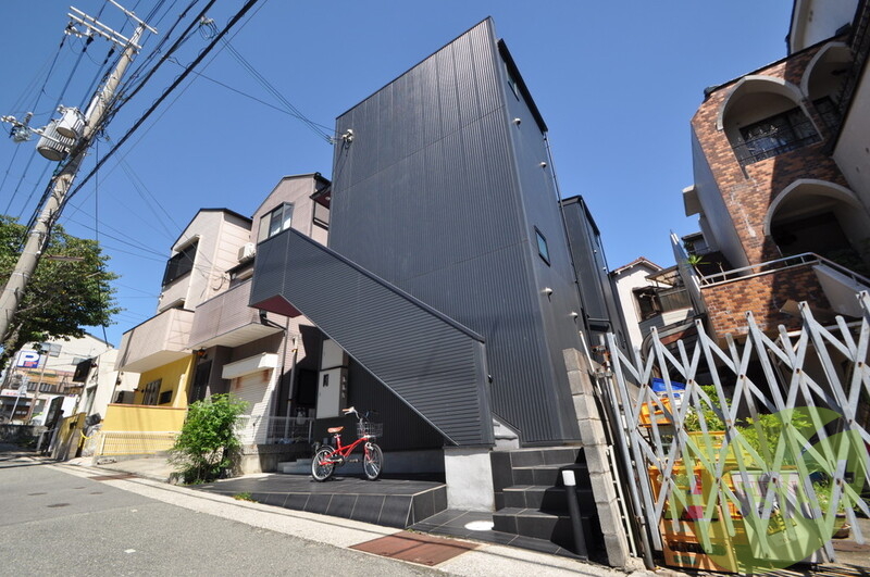 Midway hill板宿staの外観