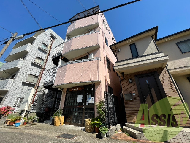 マンション三輪の外観