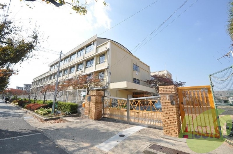 神戸市立神陵台小学校 761m 神戸市立神陵台小学校 761m