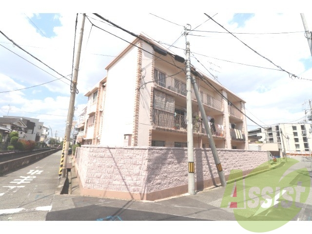 甲子園パインマンションの外観