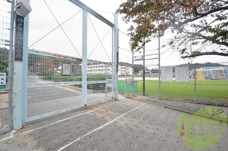 神戸市立西脇小学校 992m 神戸市立西脇小学校 992m